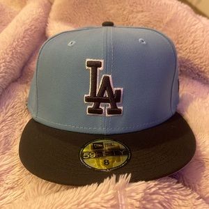 fitted lids, LA team, size 8. Brand new, wasn't able to return.